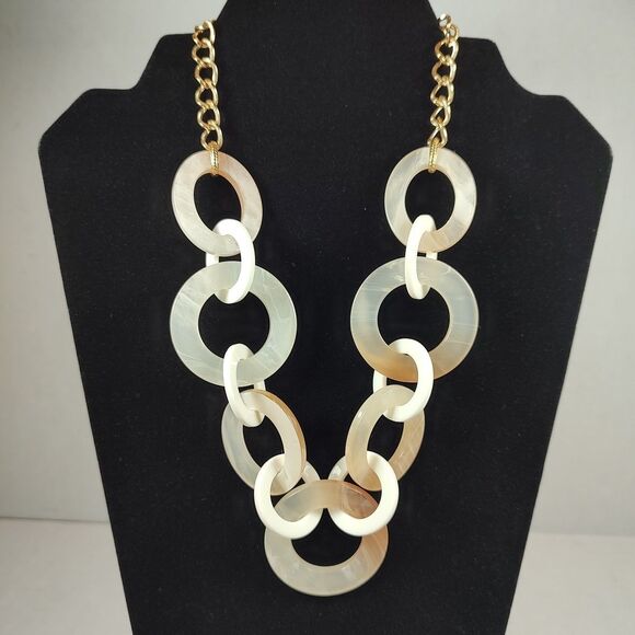 Signed V Chunky Plastic Link Necklace Beige White Gold Chain Statement 17" - 20" - Picture 16 of 16